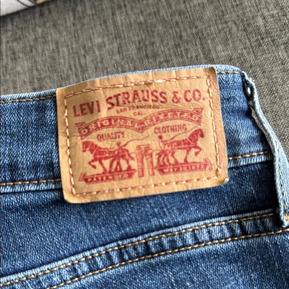 Levi's 721 high rise skinny - size 28